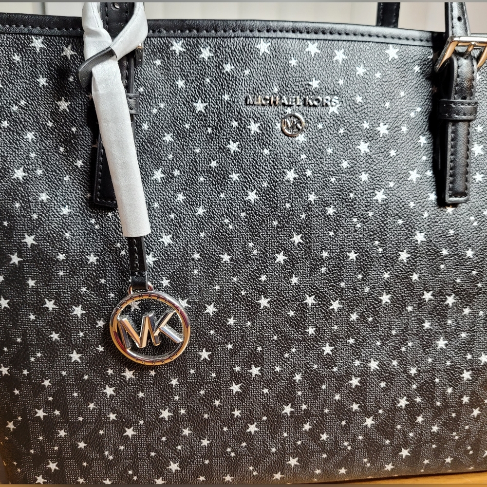 NWT $328.00 Michael Kors Jet Set Charm Hood Star Medium Carryall Tote Bag Black - Picture 2 of 11